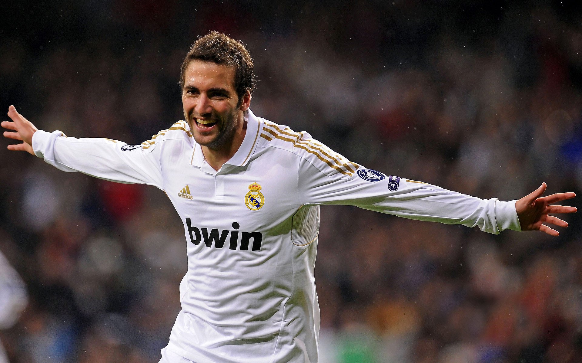 详细阅读:皇家马德里3-2逆转塞维利亚,莫拉塔传射建功,皇家马德里2_2塞维利亚 皇家马德里3-2逆转塞维利亚,莫拉塔传射建功,皇家马德里2_2塞维利亚