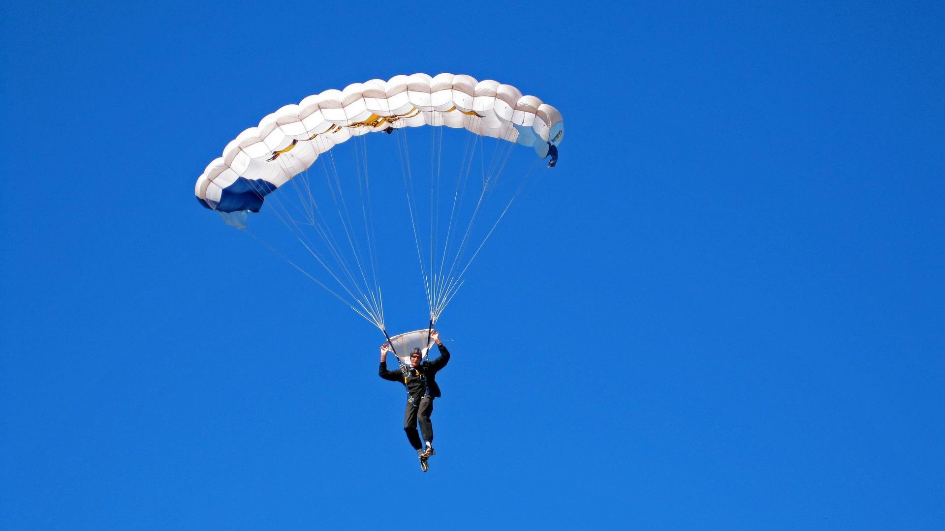 详细阅读:皇马客场0-2不敌巴萨,遭遇赛季首败,皇马2-1击败巴萨集锦 皇马客场0-2不敌巴萨,遭遇赛季首败,皇马2-1击败巴萨集锦